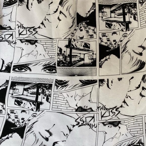 PLAYBOY “The Kiss” Cropped Hoodie 🐰 - Picture 4 of 4